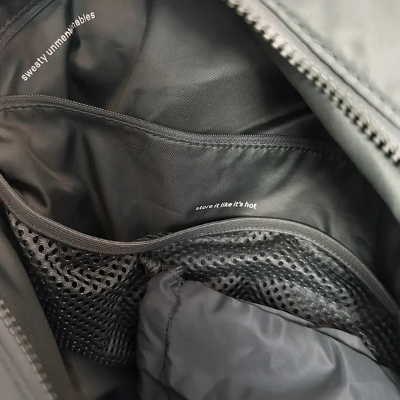 EUC ๐ Lululemon Fast Track Duffel (Heatproof Pocket 19L) Dark Forest - Picture 13 of 16